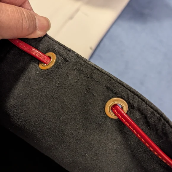 LOUIS VUITTON GM Epi Noe Shoulder / Bucket Bag With COA - Picture 7 of 14